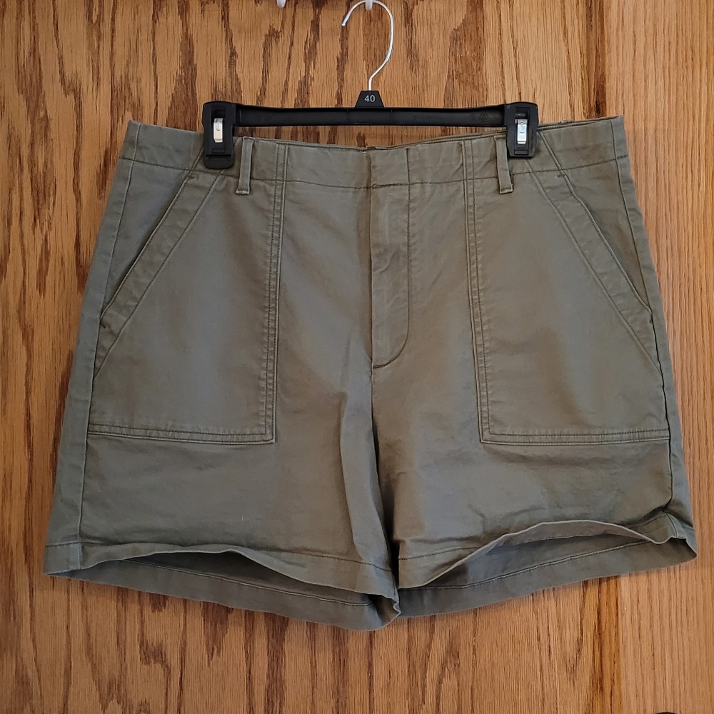 Banana Republic Factory Utility Authentic Chino Short, Desert Thyme Size 14